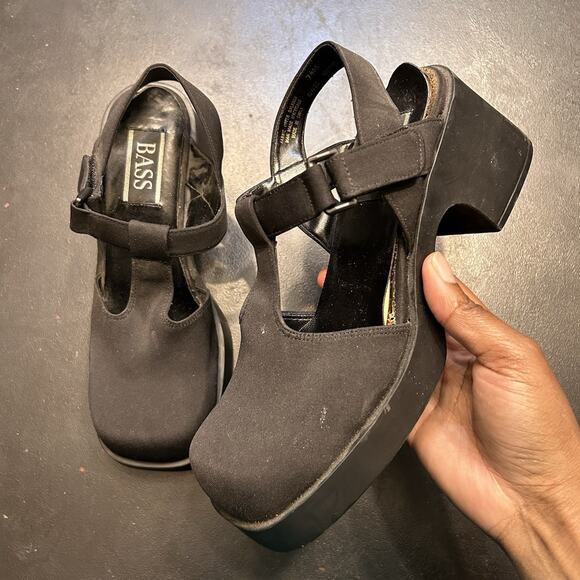 90s Vintage Bass Black Mary Jane platform heels with buckle detail #goth #90s - Picture 2 of 8